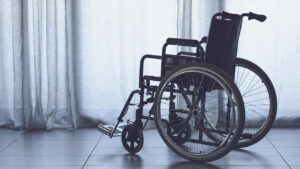Compensación por paraplejia tras choque de camión en Raleigh